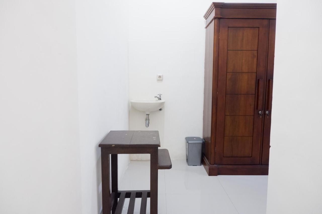 Reddoorz At Bale Eja Syariah Senggigi Lägenhet Montongbuwoh Exteriör bild