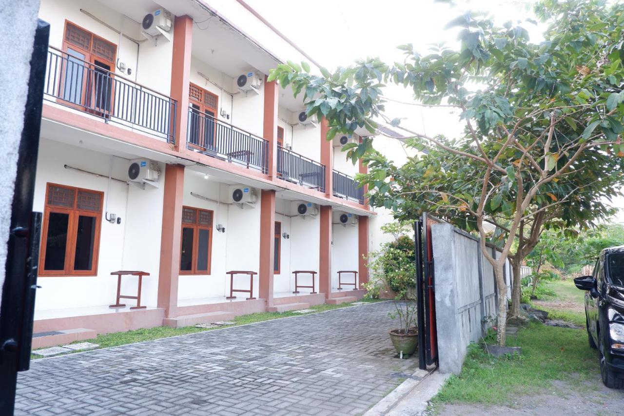 Reddoorz At Bale Eja Syariah Senggigi Lägenhet Montongbuwoh Exteriör bild