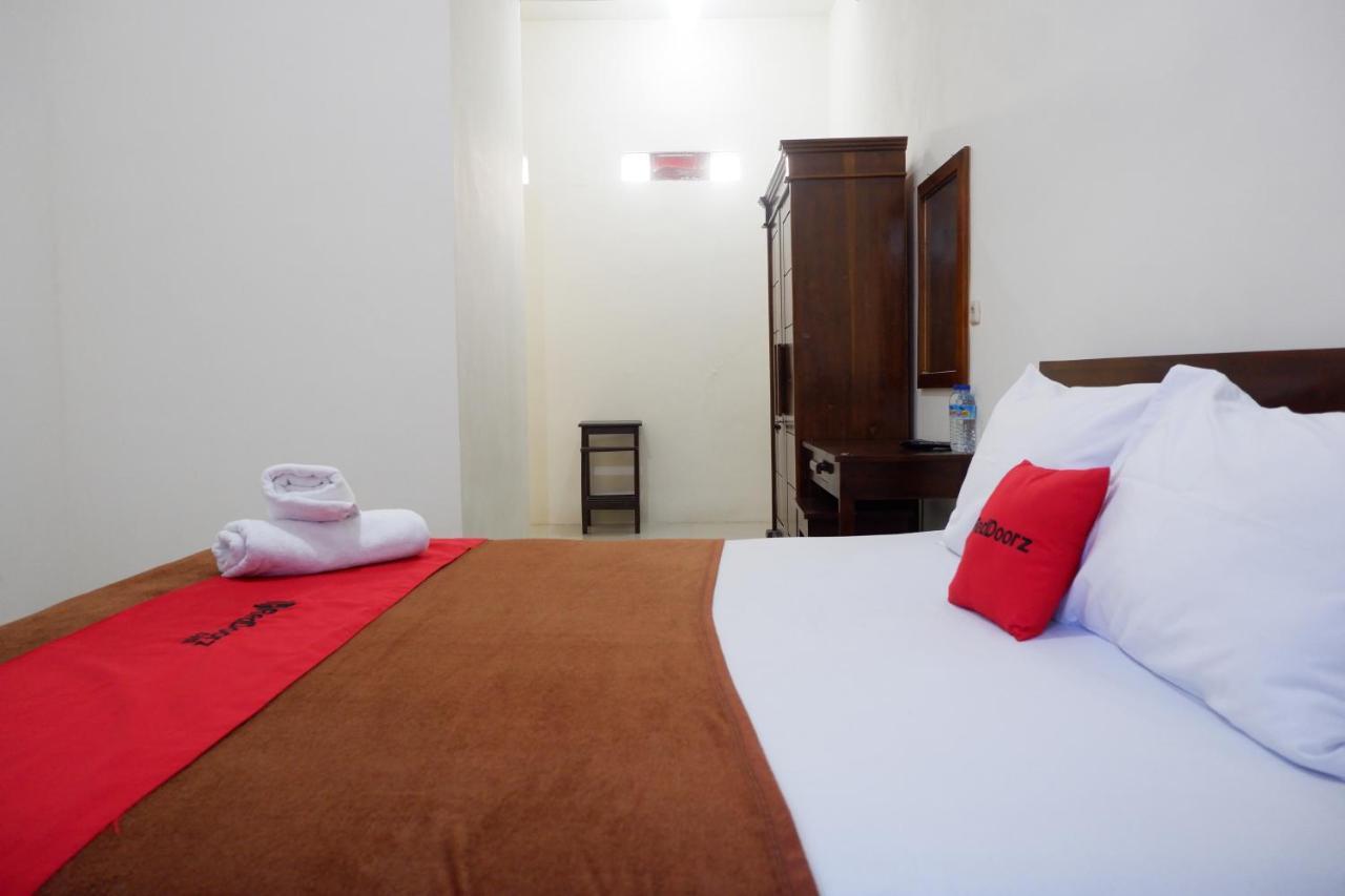 Reddoorz At Bale Eja Syariah Senggigi Lägenhet Montongbuwoh Exteriör bild