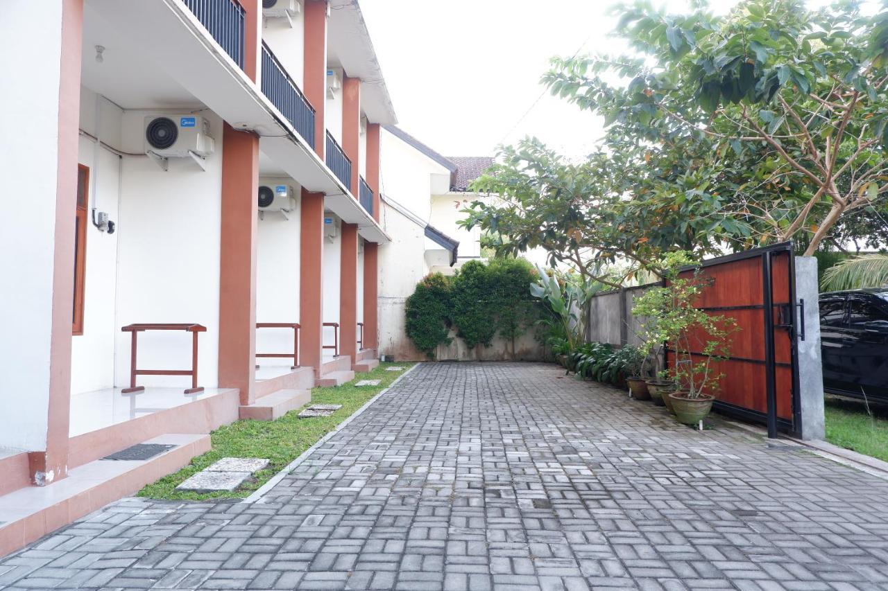 Reddoorz At Bale Eja Syariah Senggigi Lägenhet Montongbuwoh Exteriör bild