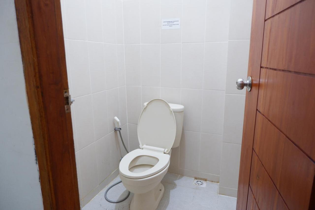 Reddoorz At Bale Eja Syariah Senggigi Lägenhet Montongbuwoh Exteriör bild