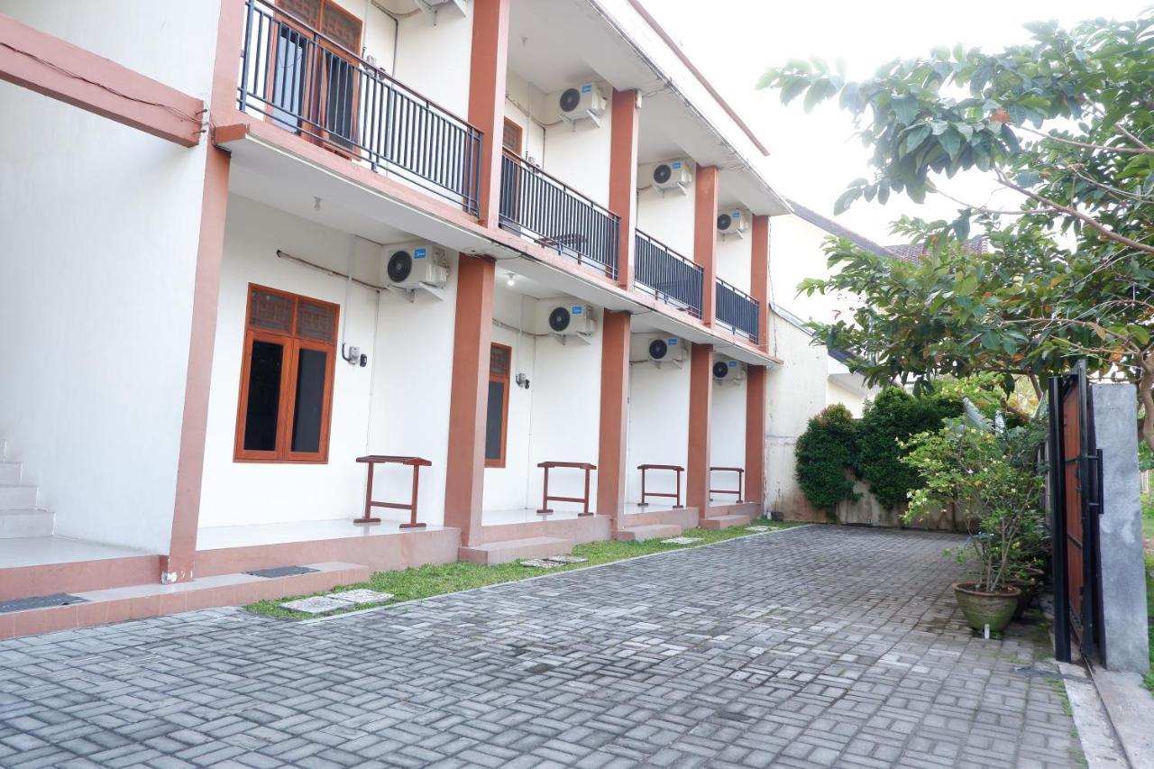 Reddoorz At Bale Eja Syariah Senggigi Lägenhet Montongbuwoh Exteriör bild
